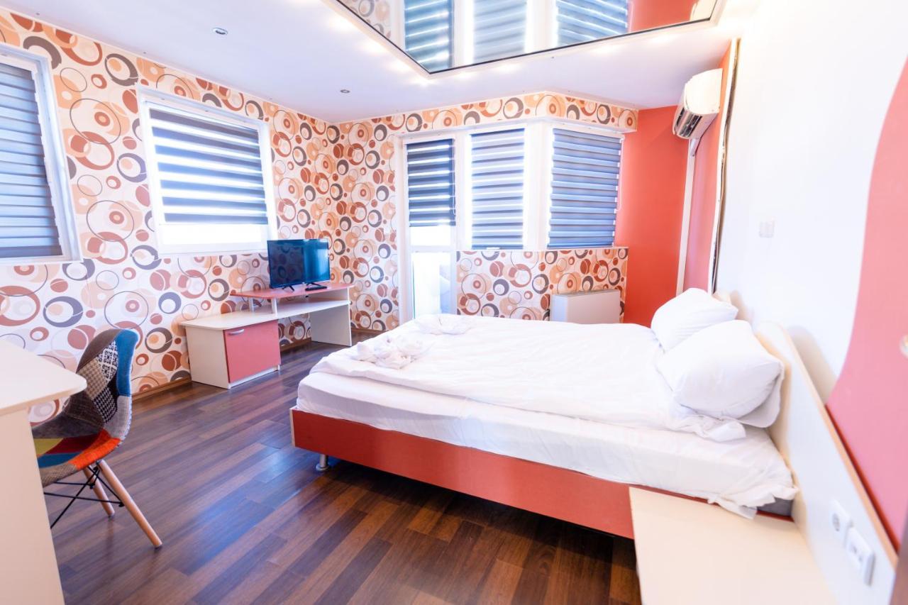 Sea And Mountain Hotel Prolesha Bagian luar foto