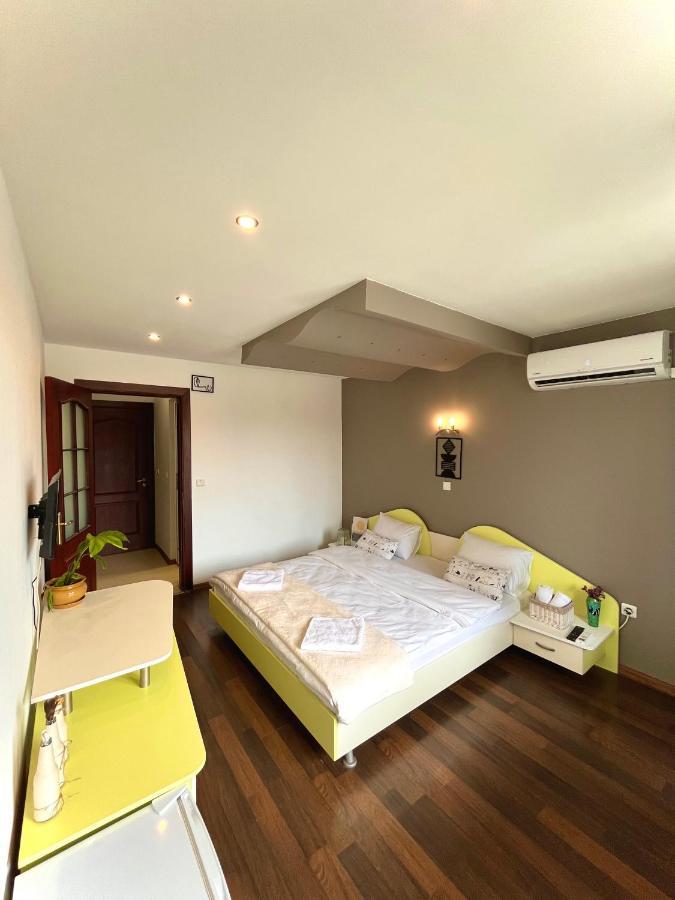 Sea And Mountain Hotel Prolesha Bagian luar foto