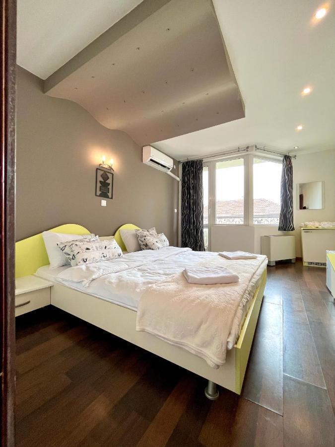 Sea And Mountain Hotel Prolesha Bagian luar foto